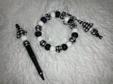 Load image into Gallery viewer, Black and white plaid Christmas tree beaded pen and wristlet/keychain set
