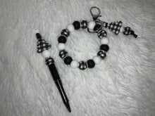 Load image into Gallery viewer, Black and white plaid Christmas tree beaded pen and wristlet/keychain set
